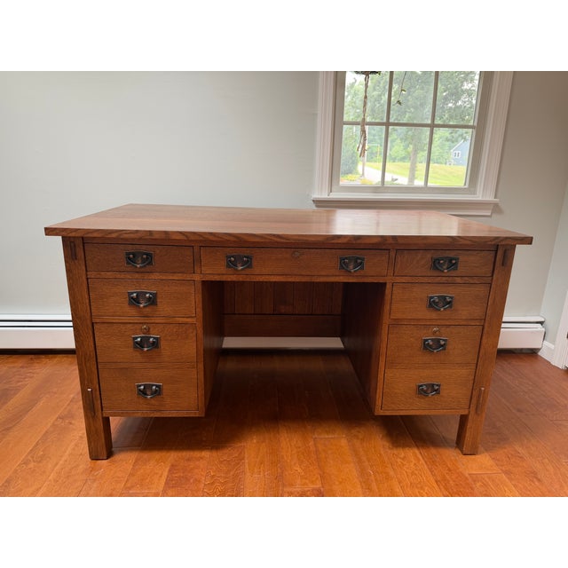 Excellent condition solid oak Stickley craftsman desk. They no longer make this junior version of their executive desk...