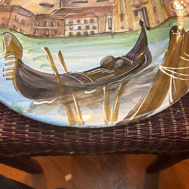 Grand Tour Vietri Hand Painted Platter of Venice With a Gondola Waiting in Front of the Doges Palace For Sale - Image 3 of 4