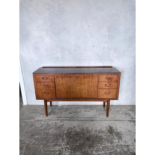 Mid-Century Rosewood and Teak Sideboard from Greaves & Thomas For Sale - Image 6 of 12