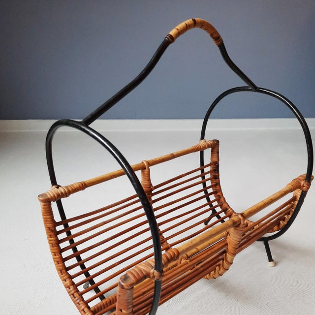 Large rattan magazine holder with black metal frame. 1960s. Likely produced by the Dutch firm Rohé Noordwolde.