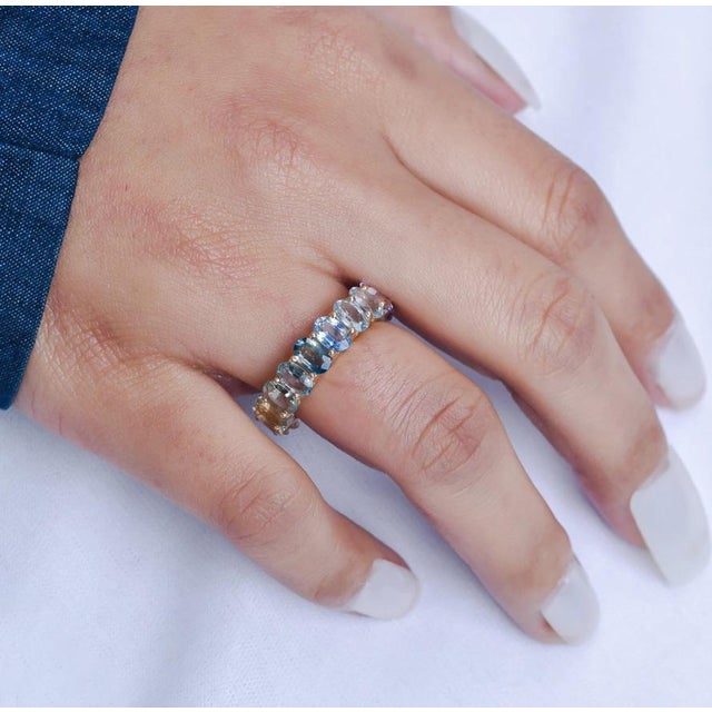 Natural 10.18 cts rainbow sapphire band ring in 18k gold For Sale - Image 18 of 18