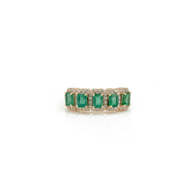 1.31 Carat Emerald & Diamond Statement Band Ring in 14k Yellow Gold Size 4 For Sale - Image 4 of 16