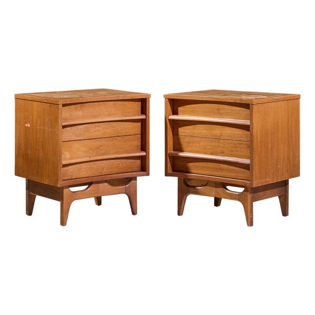 Young Manufacturing Mid Century Walnut Curved Front Nightstands - Pair For Sale