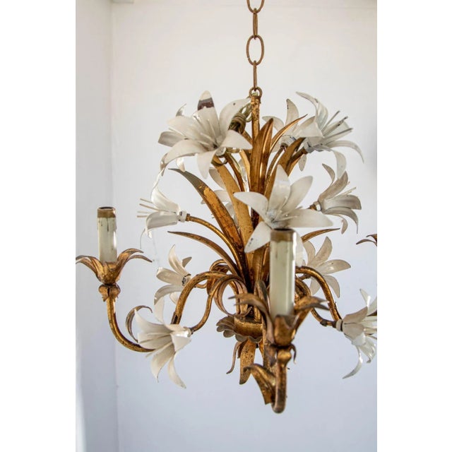 Italian Hollywood Regency Gilt Tole Lily Four-Light Chandelier, 1960s For Sale - Image 11 of 13
