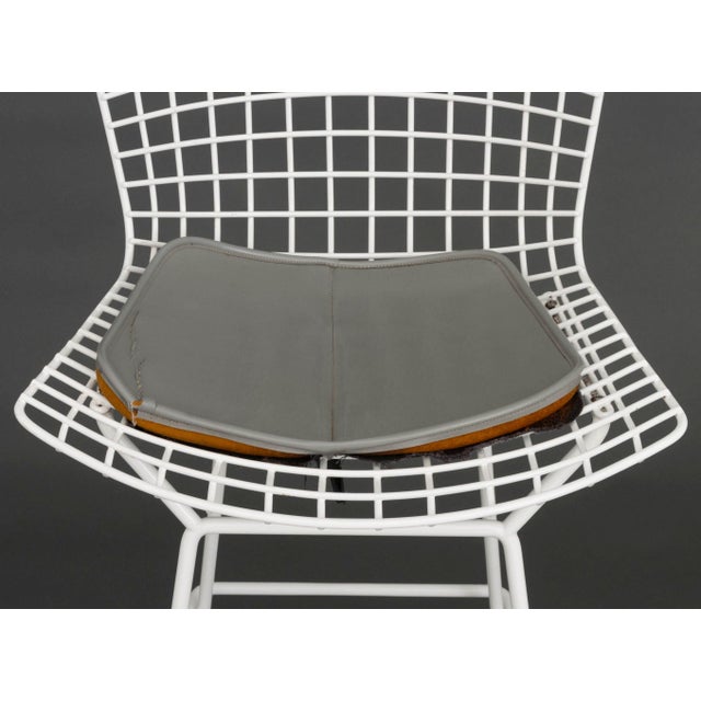 Harry Bertoia Set of Three Harry Bertoia White Patinated Wire Bar Stools For Sale - Image 4 of 8
