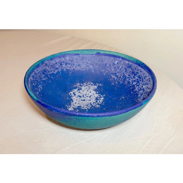 Boho Chic Vintage 1970's Francesca Mascitti-Lindh Arabia Blue Green Pottery Bowl Sculpture For Sale - Image 3 of 13