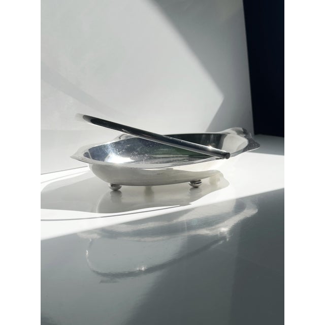 Mid-Century Modern Italian Silver-Plated Footed Serving Basket with Folding Handle, 1960s For Sale - Image 3 of 6