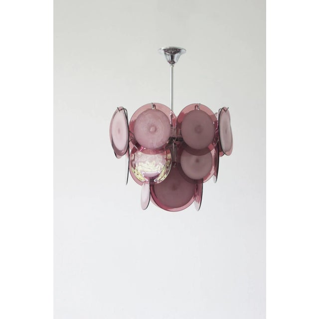 Striking and sensual, this Murano ceiling lamp, designed for the renowned Italian manufacturer AV Mazzega, is a true work...