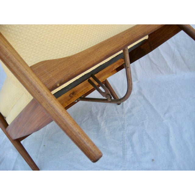 Light Yellow Mid-Century Armchair in the Style of Milo Baughman For Sale - Image 8 of 9