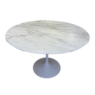 Vintage Tulip Round Table in Calacatta Marble by Eero Saarinen for Knoll Inc., 1970s For Sale