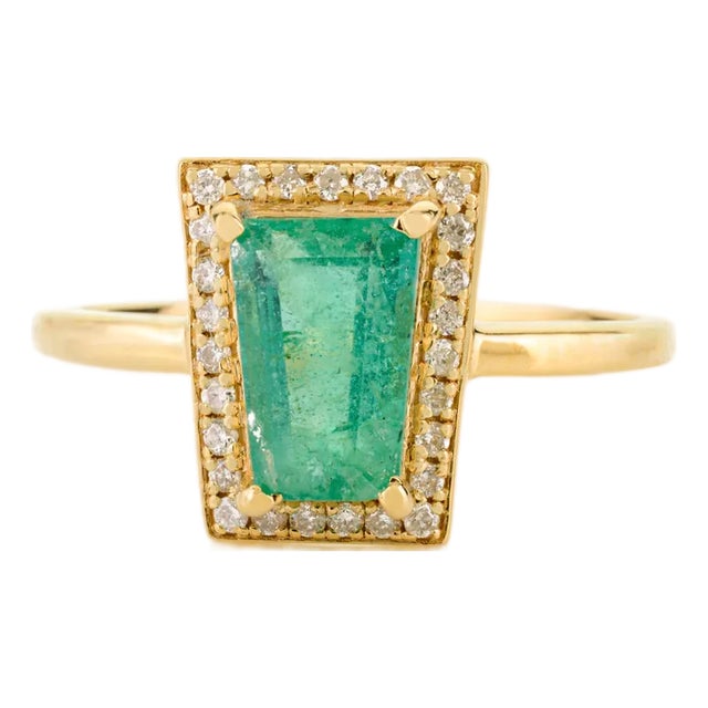 Unique 18k Gold Tapered Baguette Emerald Ring for Bride Size 6.5 For Sale
