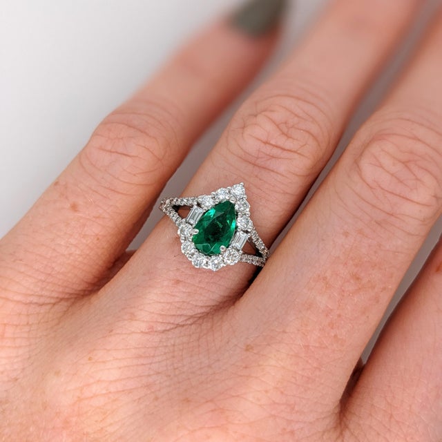 GIA Certified Colombian Emerald Ring w Earth Mined Diamonds in Solid 14K Gold For Sale - Image 9 of 10