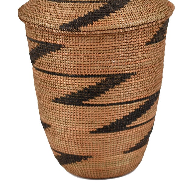 The Tutsi Tight Weave Basket with Lid from Rwanda epitomizes the artistry and tradition of the Tutsi community's weaving...