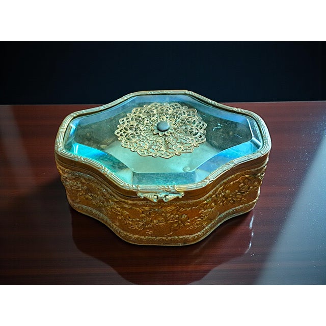 Antique jewelry box, 19th-century French manufacture, in gilded bronze with a beveled glass lid, finely crafted in the...