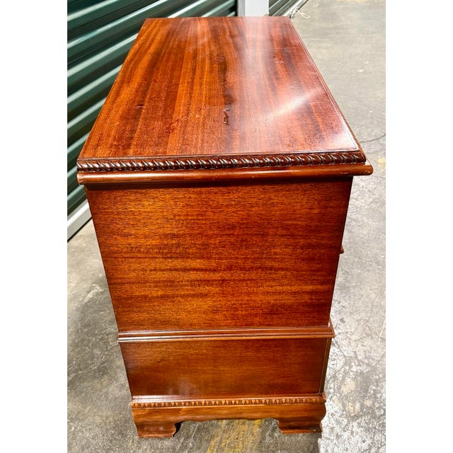 Sienna Mid 20th Century Roos Sweetheart Cedar Chest For Sale - Image 8 of 12