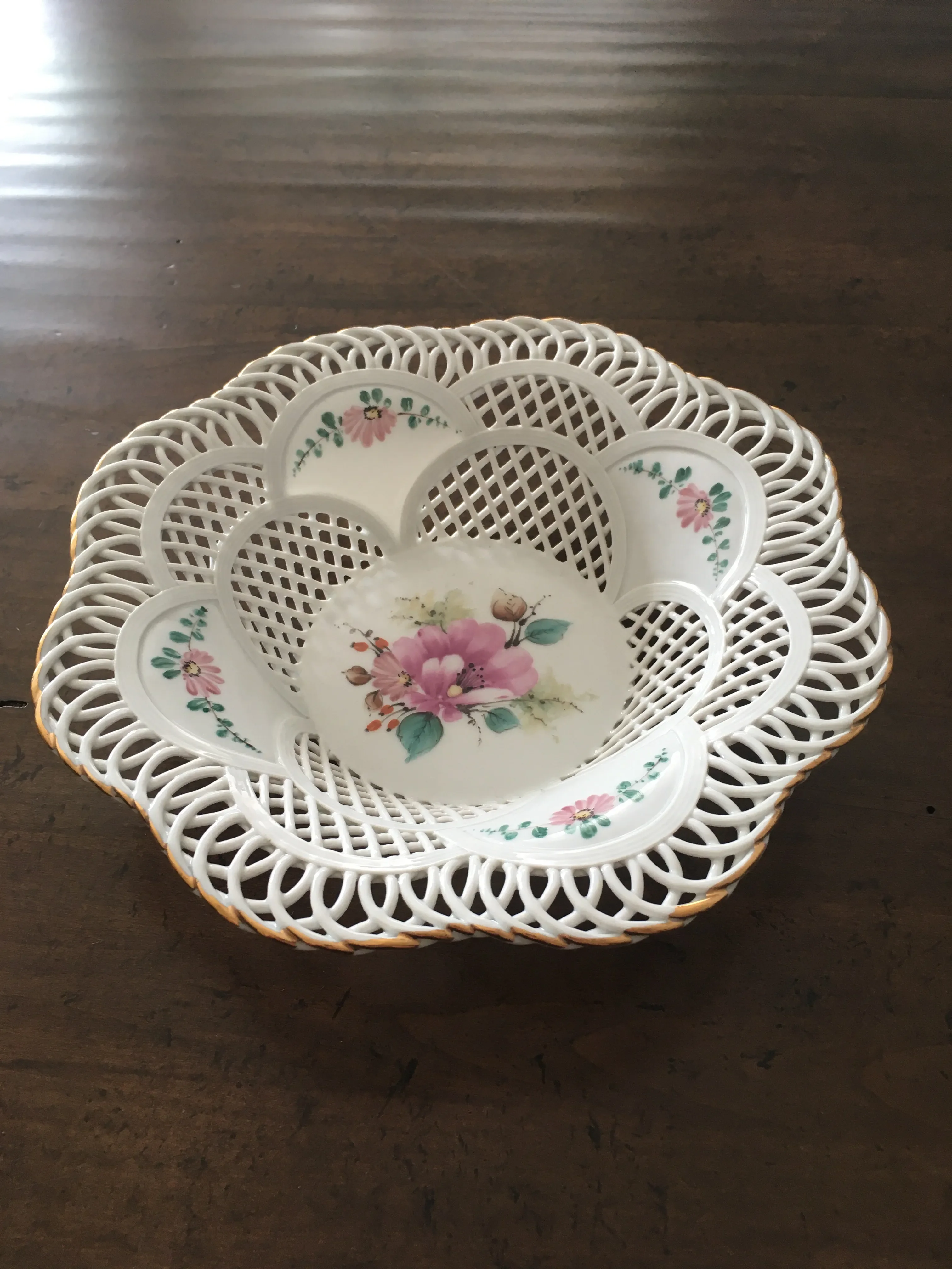 PORCELAIN SUMI スミルーマニア　手描き模様磁器　ボウル Sumi Romania Reticulated White Porcelain Bowl With Hand Painted