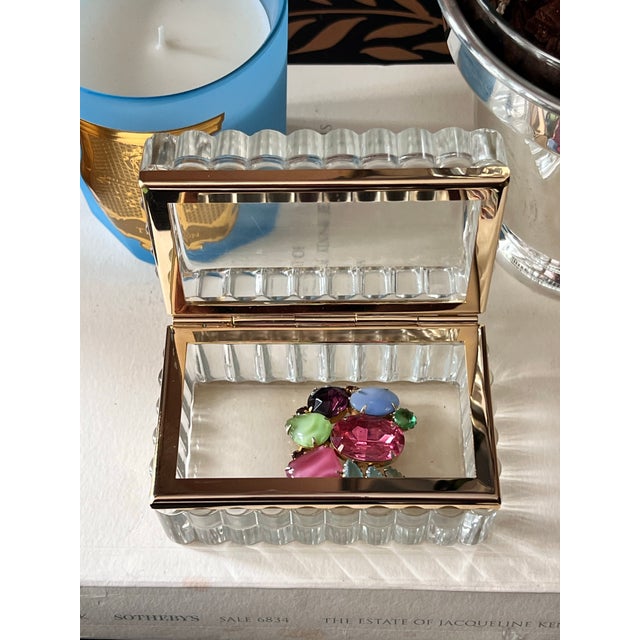 Transparent Vintage Clear Glass Casket Box With Scalloped Sides and Smooth Mounts For Sale - Image 8 of 9
