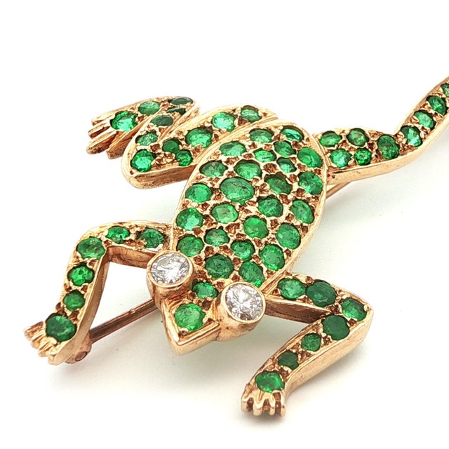 1980s 14k Yellow Gold Diamond & Emerald Frog Pin For Sale - Image 9 of 13