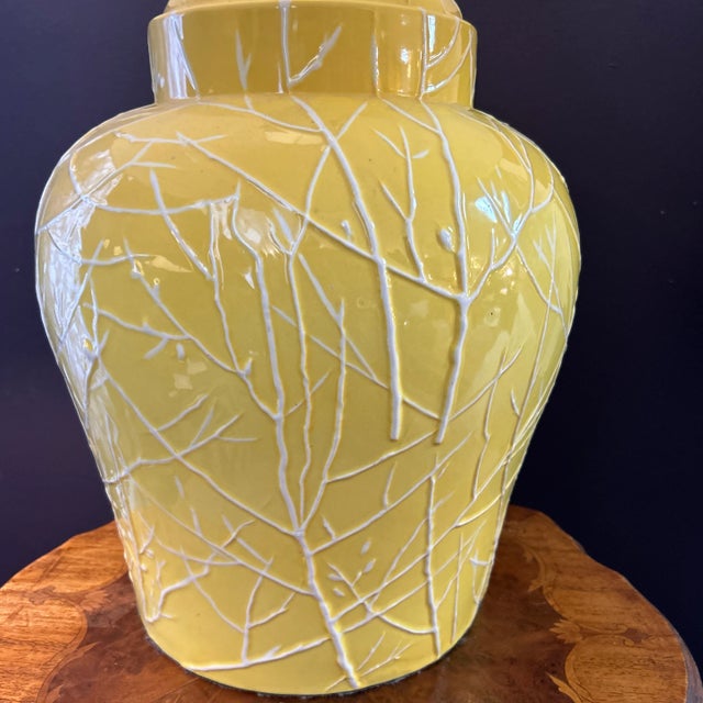 Mid 20th Century Palm Beach Hollywood Regency Yellow Ginger Jar Lamp With Custom Shade For Sale - Image 5 of 9