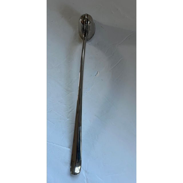 A beautiful, traditional silver-plate candle snuffer. Pair this piece with a candle and you have the perfect gift....