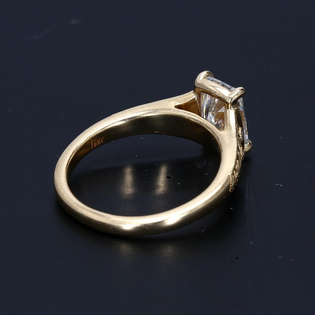 Contemporary 2.1ct Igi Certified Lab-Grown Cushion-Cut Diamond Ring in 14k Yellow Gold Size 7 For Sale - Image 3 of 8