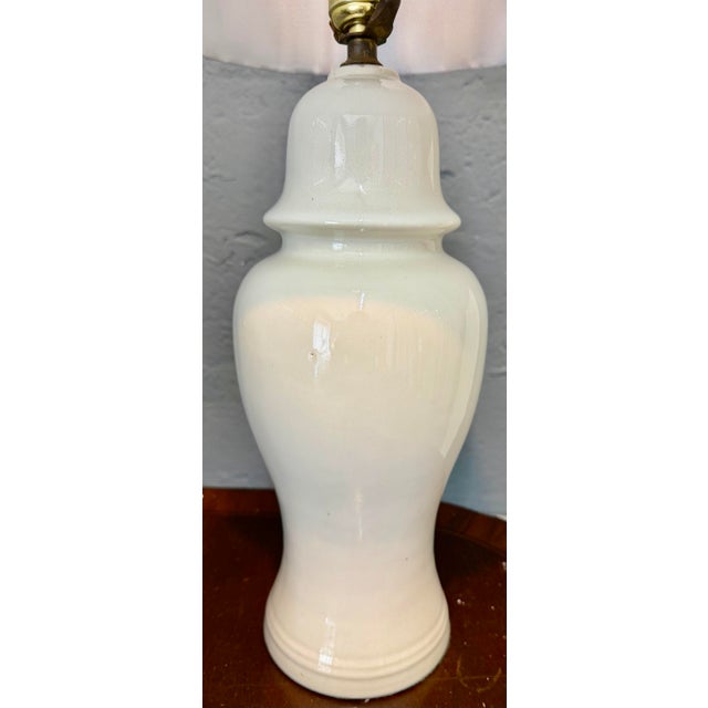 1970s 1970s Chinese White Ginger Jar Lamp W/ Buti Handmade Lampshade For Sale - Image 5 of 5