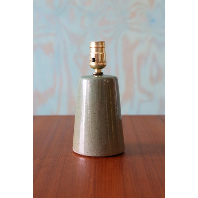 A highly collectable 1960s lamp designed by Jane and Gordon Martz of Marshall Studios in Veedersburg Indiana. These lamps...