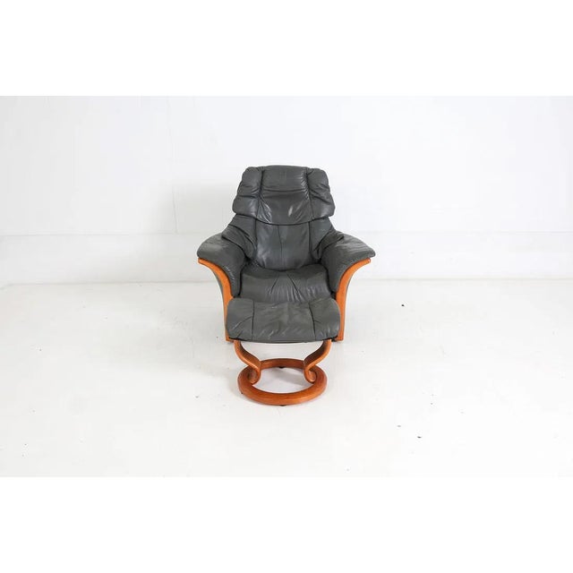 An Ekornes (label attached) Eldorado Stressless leather chair and ottoman. The set is well made and allows for reclining...