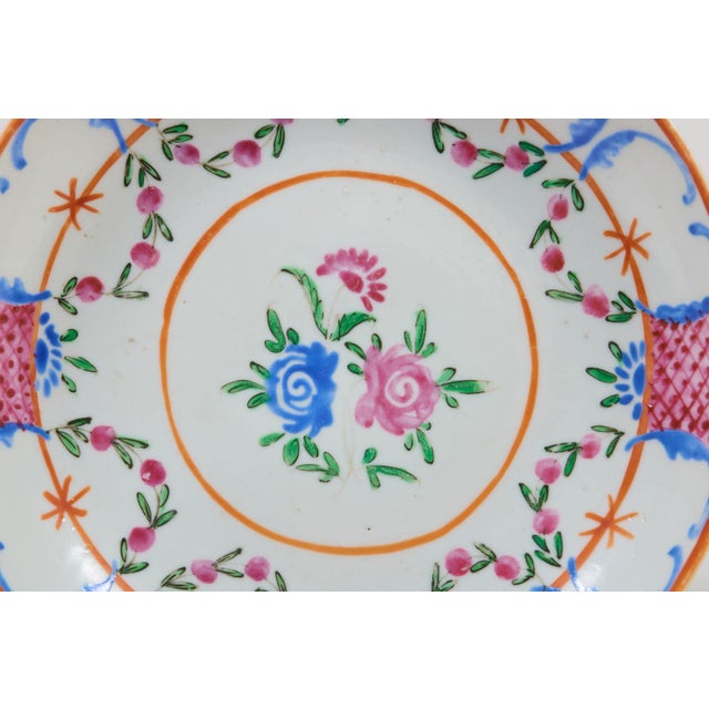Chinese 18th Century Chinese Export Famille Rose Plate For Sale - Image 3 of 6