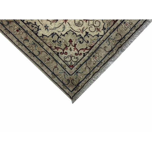 Middle Eastern Rug in Wool For Sale - Image 5 of 7