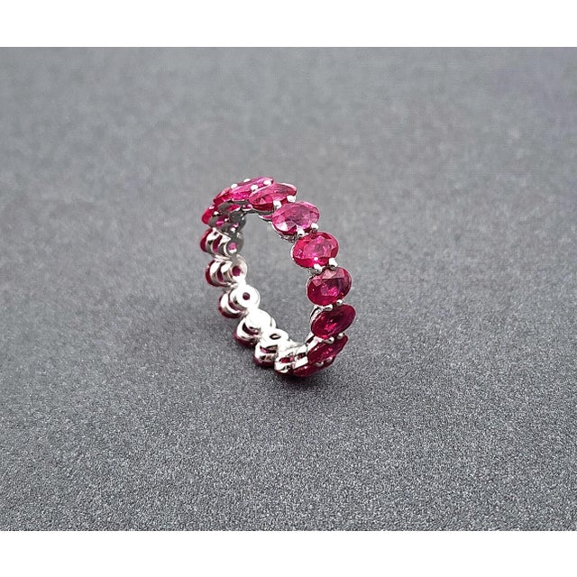 Modern 8.19 Ct Oval Ruby Eternity Band Size 6.5 For Sale - Image 3 of 9