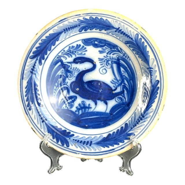 Spanish Talavera Blue and White Faience Charger with Bird and Helechos y Palmeta Decoration, 18th Century For Sale