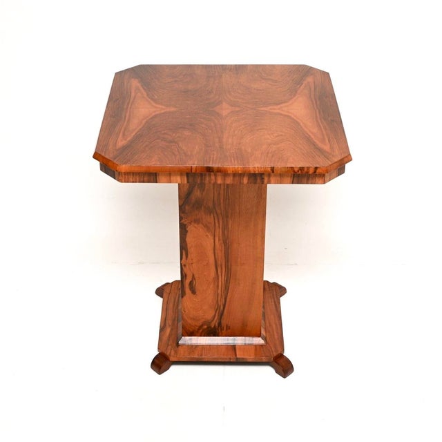 A stylish and extremely well made original Art Deco figured walnut occasional side table. This was made in England, it...