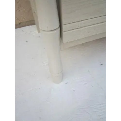 1970s Hollywood Regency Broyhill White Chest Vintage 5 Drawers For Sale - Image 4 of 13