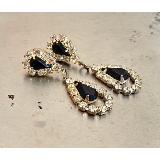 Art Deco 1950s-60s Faux-Sapphire Rhinestone Teardrop Earrings For Sale - Image 3 of 4