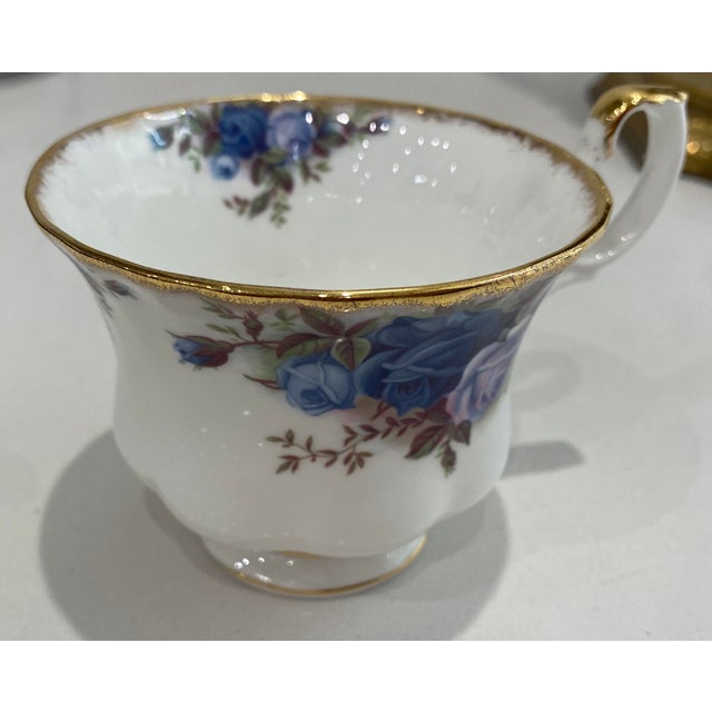 Victorian 1980s Royal Albert Moonlight Rose Set - Made in England - Service for 8 - Mint / New: 41pc For Sale - Image 3 of 14