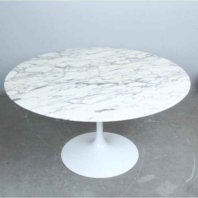 Modern Table Model Tulip Arabescato by Eero Saarinen for Knoll International, 1990 For Sale - Image 3 of 5