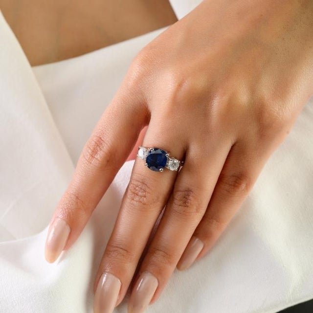 18k Gold Three Stone Oval Sapphire Diamond Vintage Ring Size 7 For Sale In New York - Image 6 of 14