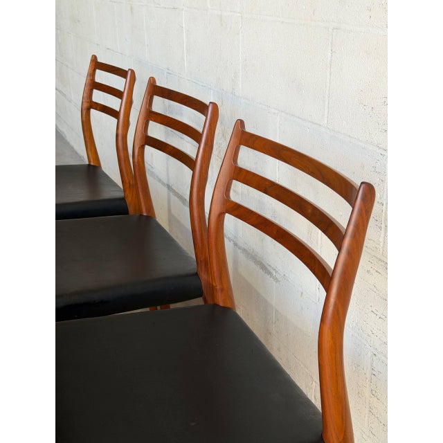 1960s Jl Moller Model 78 and 62 Walnut Dining Chairs Set of 6 Denmark Mid-Century Modern 1960s For Sale - Image 5 of 14