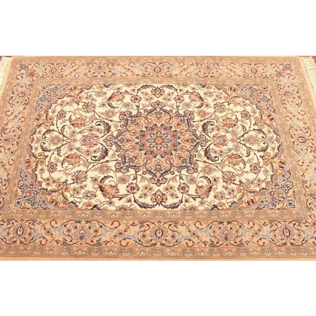 Middle Eastern Rug in Wool For Sale - Image 5 of 10