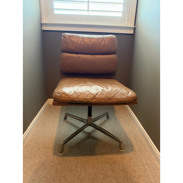 Vintage 1978 Eames Aluminum Group Soft Pad Side Chair in a beautiful distressed Equipped with a 4-star base and stationary...