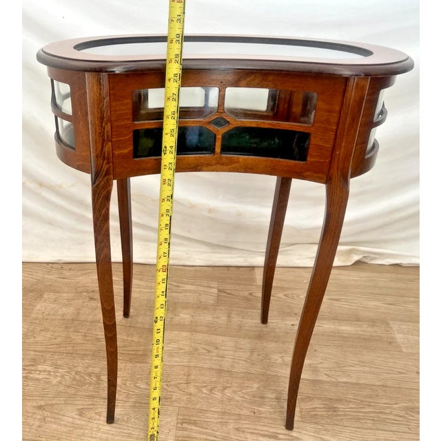 Brown Mid-20th Century Italian Walnut Kidney-Shaped Display Vitrine Table Cabinet For Sale - Image 8 of 11