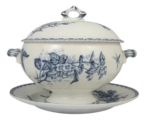Sarreguemines Earthenware Soup Tureen, 1890s