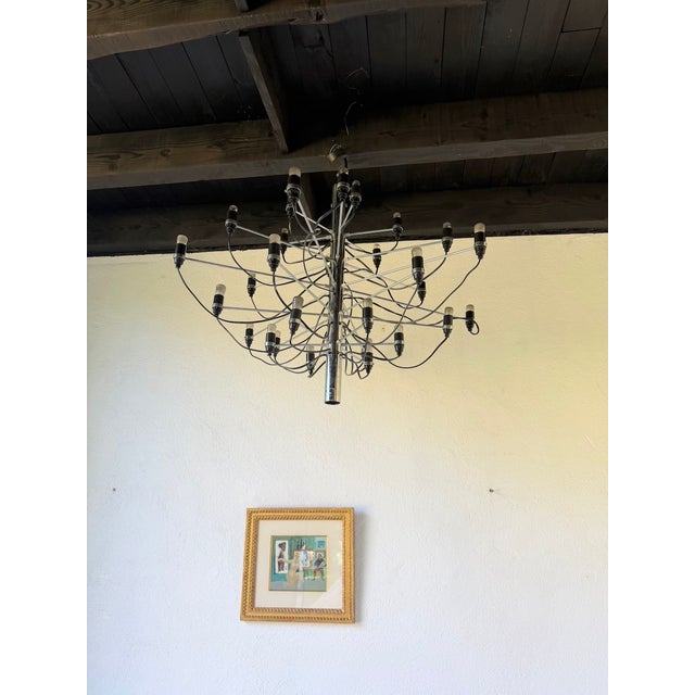 Black Model 2097 30-Light Chandelier by Gino Sarfatti for Arteluce, 1960s For Sale - Image 8 of 18