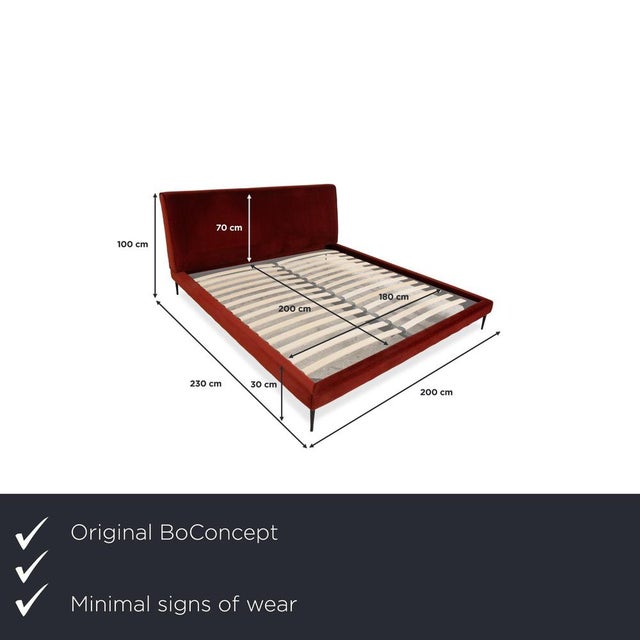 This stylish BoConcept fabric bed combines modern Danish design with a warm, expressive color scheme. The high-quality red...