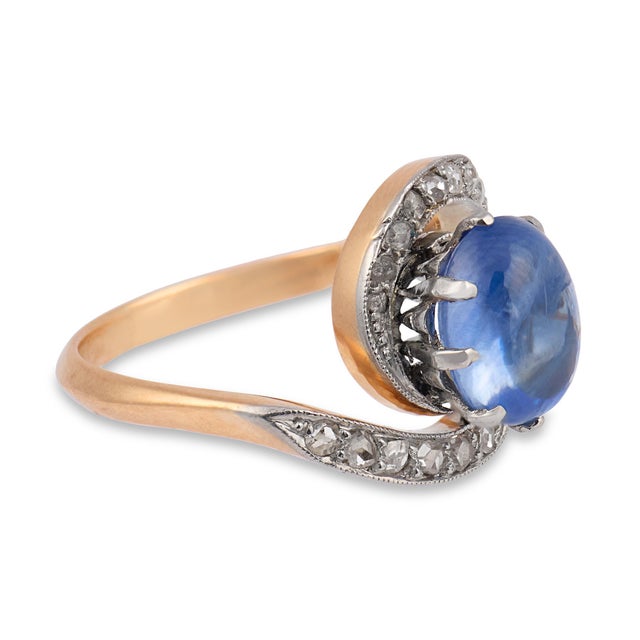 1910s Edwardian Cabochon Cut Sapphire 18k Rose Gold Platinum Swirl Ring, Size 6.75 For Sale - Image 4 of 7