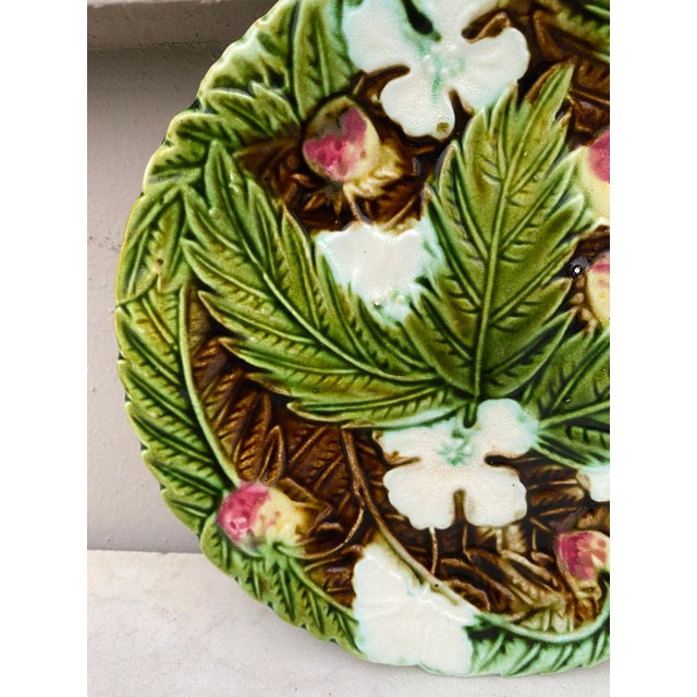 French Country Majolica Strawberries Plate Orchies, Circa 1890 For Sale - Image 3 of 5