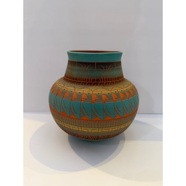 Rustic Signed Davis Willie Navajo Art Pottery Vessel For Sale - Image 3 of 7