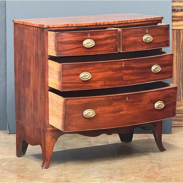 19th Century English Bow Front Chest of Inlaid Flame-Cut Mahogany For Sale - Image 5 of 12