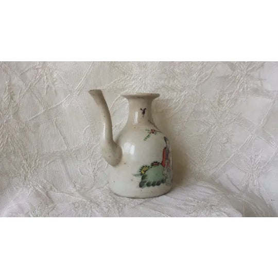 This pitcher is in very good gently used condition with minimal wear. There are no chips or cracks, only very light wear...